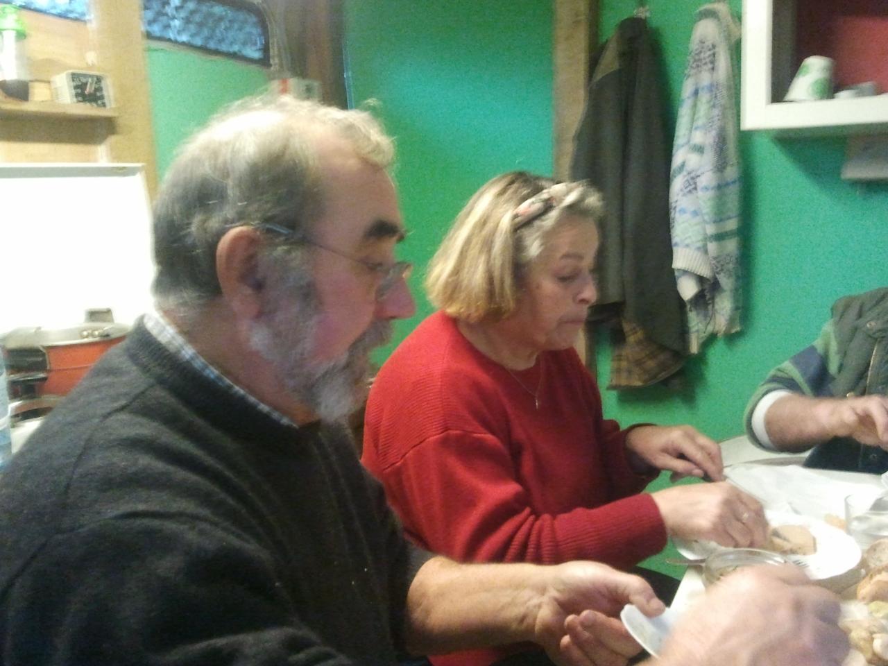 Bernadette, qui a preparé le repas, vient grossir les troupes